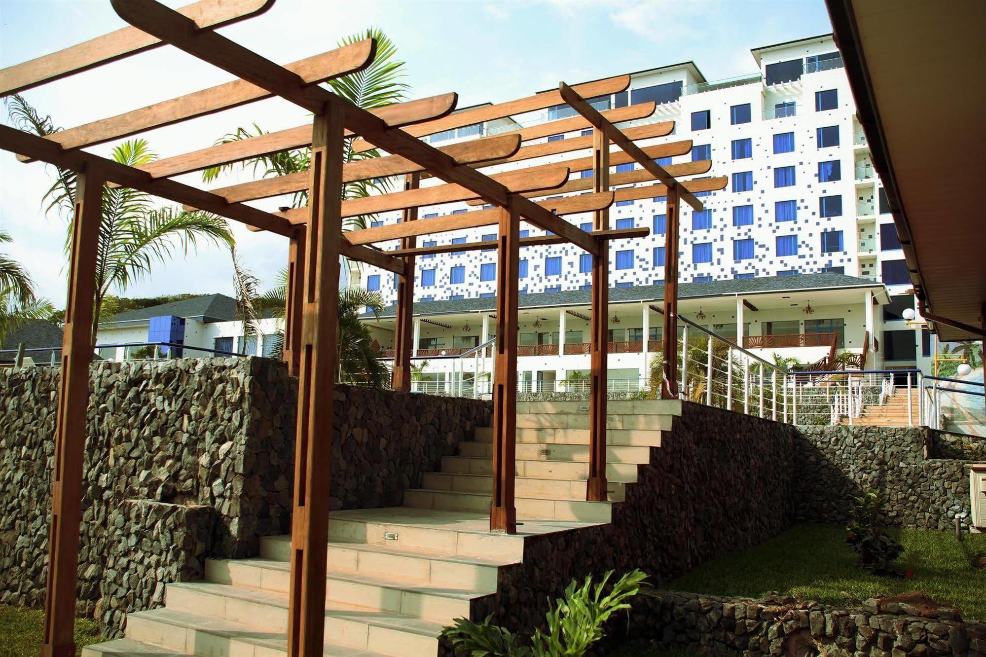 Best Western Plus Serene Atlantic Hotel Sekondi-Takoradi Bagian luar foto