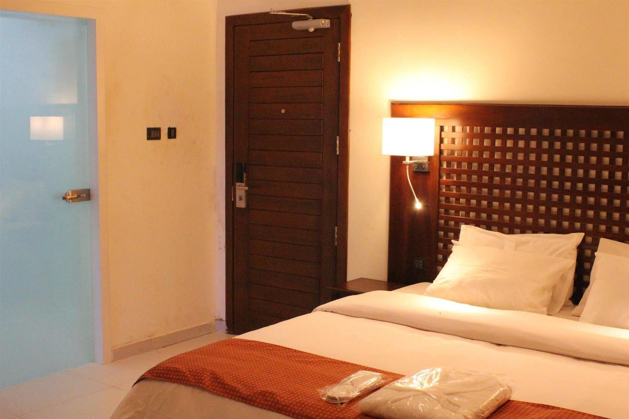 Best Western Plus Serene Atlantic Hotel Sekondi-Takoradi Bagian luar foto