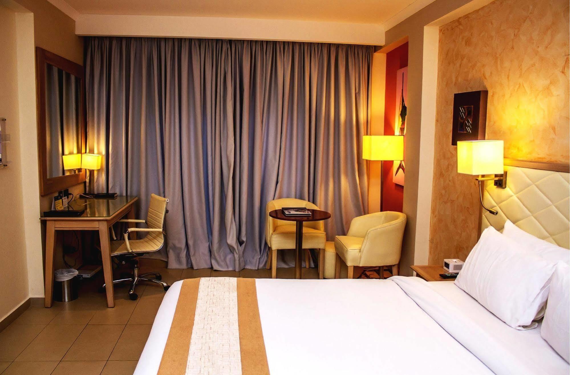 Best Western Plus Serene Atlantic Hotel Sekondi-Takoradi Bagian luar foto